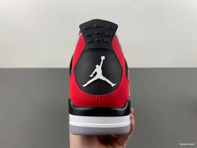 HYPE Bravo Toro Retro Jordan 4 308497-603 0408